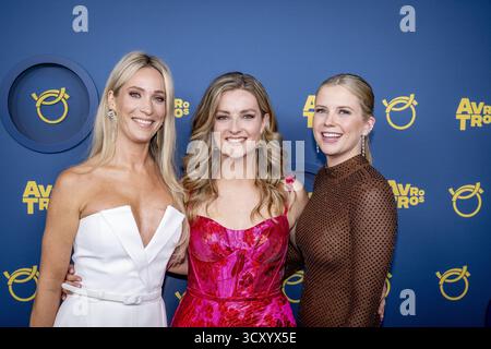 AMSTERDAM - Hélène Hendriks, Merel Ek et Noa Vahle sur le tapis rouge au Théâtre carré. Jubilee Edition du Gala 2025 Golden Televizier Ring ANP / Hollandse Hoogte / ROBIN UTRECHT pays-bas Out - belgique Out Banque D'Images