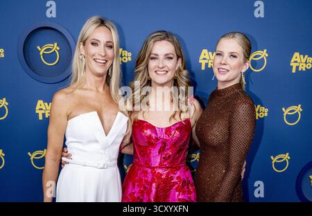 AMSTERDAM - Hélène Hendriks, Merel Ek et Noa Vahle sur le tapis rouge au Théâtre carré. Jubilee Edition du Gala 2025 Golden Televizier Ring ANP / Hollandse Hoogte / ROBIN UTRECHT pays-bas Out - belgique Out Banque D'Images