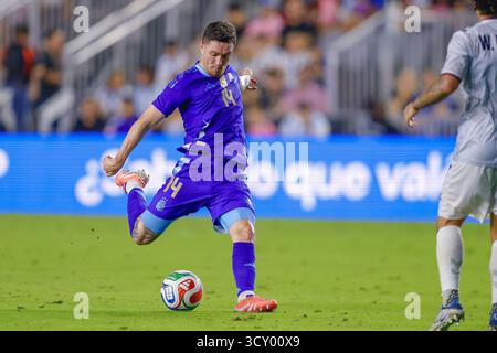 Miami Gardens, Floride, États-Unis. 14 octobre 2025. Le milieu de terrain argentin Anibal Moreno (14 ans) tire au but lors du match international amical de football entre l'Argentine et Porto Rico le mardi 14 octobre 2025 au Chase Stadium de Fort Lauderdale, FL crédit : action plus Sports/Alamy Live News Banque D'Images