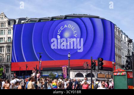 Londres, Royaume-Uni. 29 juin 2024. Écran Piccadilly Lights dans Piccadilly Circus, vue de jour. Crédit : Vuk Valcic/Alamy Banque D'Images