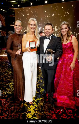 AMSTERDAM Noa Vahle, Hélène Hendriks et Merel Ek à la cérémonie du Golden Televizier Ring au carré. Jubilee Edition Golden Televizier Ring Gala 2025 ANP / Hollandse Hoogte / ROBIN UTRECHT pays-bas Out - belgique Out Banque D'Images