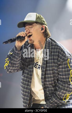 Le chanteur Miguel Cantos connu sous le nom de Saiko se produit lors de son concert à la Movistar Arena, le 15 octobre 2025, à Madrid, en Espagne. Banque D'Images