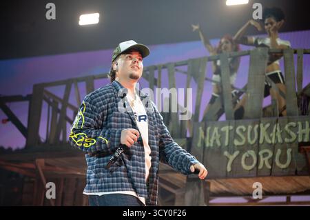 Le chanteur Miguel Cantos connu sous le nom de Saiko se produit lors de son concert à la Movistar Arena, le 15 octobre 2025, à Madrid, en Espagne. Banque D'Images