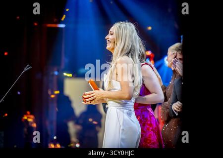AMSTERDAM Noa Vahle, Hélène Hendriks et Merel Ek à la cérémonie du Golden Televizier Ring au carré. Jubilee Edition Golden Televizier Ring Gala 2025 ANP / Hollandse Hoogte / ROBIN UTRECHT pays-bas Out - belgique Out Banque D'Images