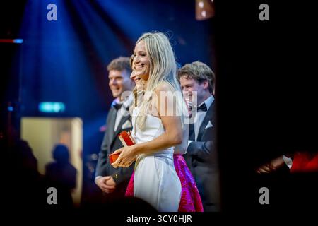 AMSTERDAM Noa Vahle, Hélène Hendriks et Merel Ek à la cérémonie du Golden Televizier Ring au carré. Jubilee Edition Golden Televizier Ring Gala 2025 ANP / Hollandse Hoogte / ROBIN UTRECHT pays-bas Out - belgique Out Banque D'Images