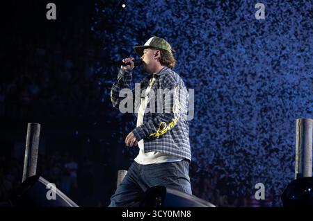 Madrid, Espagne. 16 octobre 2025. Le chanteur Miguel Cantos connu sous le nom de Saiko se produit lors de son concert à la Movistar Arena de Madrid. Crédit : SOPA images Limited/Alamy Live News Banque D'Images