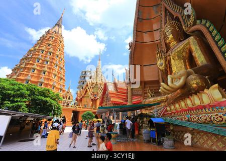 Kanchanaburi, Thaïlande- 10 octobre 2016 : Temple de la grotte du tigre ou Wat Tham Sua est le célèbre temple de Kanchanaburi Banque D'Images