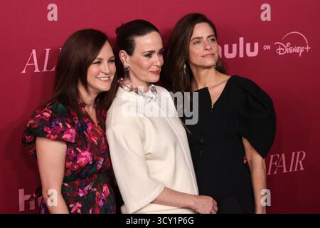 Los Angeles, CA. 16 octobre 2025. Carla Gallo, Sarah Paulson et Amanda Peet lors de la première mondiale de « All's Fair » de Hulu au théâtre DGA à Los Angeles, Californie, le 16 octobre 2025. Crédit : Crash/Media Punch/Alamy Live News Banque D'Images