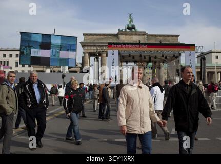 Scènes de célébration à la veille du 20e anniversaire de l'unité allemande à Berlin Banque D'Images