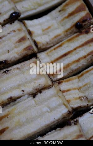 Roti bakar Bandung avec pâte à tartiner au chocolat, un pain grillé populaire de rue Banque D'Images