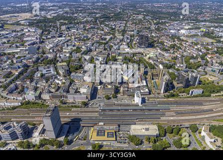 Vue aérienne, entrée sud de la gare principale d'Essen, quais, voies ferrées, centre-ville à la gare principale d'Essen, Hotel Handelshof, Haus der Technik, sortie nord, Banque D'Images