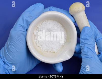 Hydroxyde de sodium, également connu sous le nom de lessive et soude caustique Banque D'Images