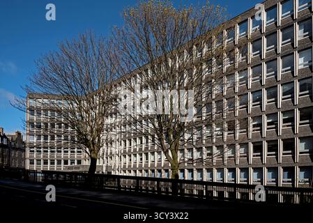 Argyle House détail, architecture brutaliste des années 1960 dans la vieille ville d'Édimbourg. Banque D'Images