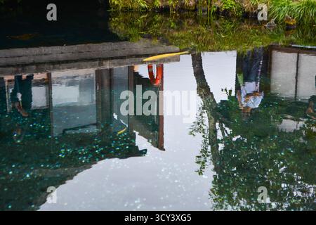 L'ancien village d'Oshino Hakkai dans le district de Minamitsuru, préfecture de Yamanashi, Japon. Banque D'Images