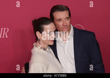 Los Angeles, États-Unis. 17 octobre 2025. Sarah Paulson et Jason Butler Harner assistent à la première mondiale de « All's Fair » de Hulu au DGA Theater le 16 octobre 2025 à Los Angeles, Californie. Photo : Crash/imageSPACE/SIPA USA crédit : SIPA USA/Alamy Live News Banque D'Images
