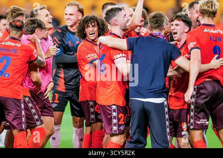 Brisbane, Australie. 17 octobre 2025. Les joueurs de Brisbane Roar célèbrent le match entre A Leagues Men Brisbane Roar et MacArthur Bulls au Suncorp Stadium. Scores finaux ; Brisbane Roar 1-0 MacArthur Bulls. Crédit : SOPA images Limited/Alamy Live News Banque D'Images