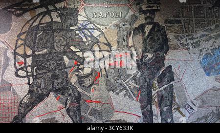 Naples, Italie, 12 décembre 2024. Partie d'une mosaïque dans l'une des stations de métro de la ville. Banque D'Images