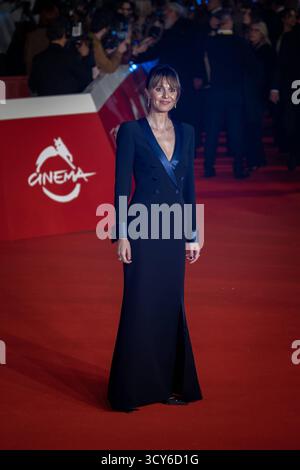 Tapis rouge d'ouverture - 20e Festival du film de Rome Rome ROME, ITALIE - 15 OCTOBRE : Paola Cortellesi assiste au tapis rouge la Vita va cosÃ lors du 20e Festival du film de Rome à l'Auditorium Parco Della Musica le 15 octobre 2025 à Rome, Italie. Rome RM Italie Copyright : xGennaroxLeonardix Banque D'Images