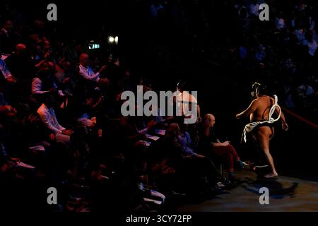 Yokozuna Hoshoryu lors de la cérémonie d'ouverture du troisième jour du Grand tournoi de sumo au Royal Albert Hall de Londres. Date de la photo : vendredi 17 octobre 2025. Banque D'Images