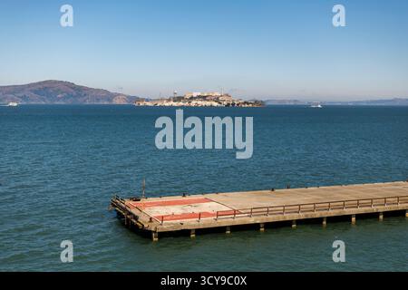 San Francisco, Vereinigte Staaten. 07 octobre 2025. Alcatraz, une île rocheuse dans la baie de San Francisco, Californie, qui a abrité l'une des prisons de sécurité maximale les plus célèbres et les plus célèbres des États-Unis de 1934 à 1963, San Francisco, 7 octobre 2025. Crédit : dpa/Alamy Live News Banque D'Images