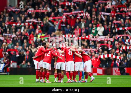 West Bridgford, Royaume-Uni. 18 octobre 2025. Forest caucdle pendant le match de Nottingham Forest v Chelsea premier League au City Ground, West Bridgford, Angleterre le 18 octobre 2025 crédit : Phil Duncan/Every second Media crédit : Every second Media/Alamy Live News Banque D'Images
