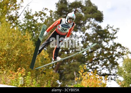 Eferding, Autriche. 18 octobre 2025. EFERDING, AUTRICHE - 18 OCTOBRE : Simon Ammann de Suisse participe au HS 90 féminin à la Coupe du monde de saut à ski Viessmann FIS Hinzenbach à Energie AG Skisprungarena le 18 octobre 2025 à Eferding, Autriche 251018 SEPA 24 086 - 20251018 PD4153 crédit : APA-PictureDesk/Alamy Live News Banque D'Images