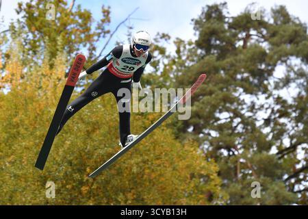 Eferding, Autriche. 18 octobre 2025. EFERDING, AUTRICHE - 18 OCTOBRE : la slovène TIMI Zajc participe au HS 90 féminin à la Coupe du monde de saut à ski Viessmann FIS Hinzenbach à Energie AG Skisprungarena le 18 octobre 2025 à Eferding, Autriche 251018 SEPA 24 064 - 20251018 PD4196 crédit : APA-PictureDesk/Alamy Live News Banque D'Images