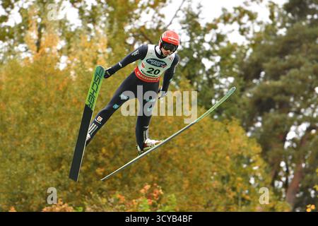 Eferding, Autriche. 18 octobre 2025. EFERDING, AUTRICHE - 18 OCTOBRE : Karl Geiger d'Allemagne participe au HS 90 féminin à la Coupe du monde de saut à ski Viessmann FIS Hinzenbach à Energie AG Skisprungarena le 18 octobre 2025 à Eferding, Autriche 251018 SEPA 24 034 - 20251018 PD4430 crédit : APA-PictureDesk/Alamy Live News Banque D'Images