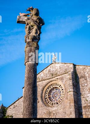 Cruceiro y Colegiata de Santa María. Bayona. Pontevedra. Galice. España Banque D'Images