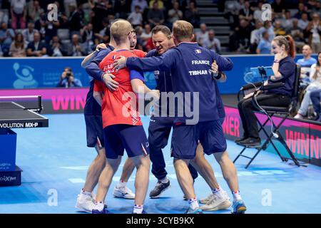 Zadar, Croatie. 18 octobre 2025. Les joueurs de France célèbrent la victoire lors du match de demi-finale de l'ETTU European Team Championship masculin entre l'Allemagne et la France au Kresimir Cosic Sports Hall le 18 octobre 2025 à Zadar, Croatie. Photo : SIME Zelic/PIXSELL crédit : Pixsell/Alamy Live News Banque D'Images