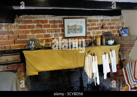 Reconstruction d'un dix-neuvième chalet rural intérieur - John Gollop Banque D'Images
