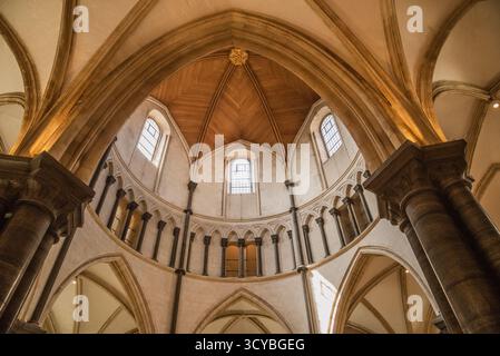 Intérieur de l'église ronde à Temple Church, Londres. Banque D'Images