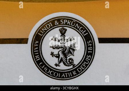 Détail du logo Lindt sur la boîte de chocolats dessert Lindt Creation - Maitre Chocolatier depuis 1845, Master Chocolatier depuis 1845 Banque D'Images