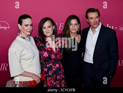 16 octobre 2025, West Hollywood, Californie, États-Unis : (de gauche à droite) SARAH PAULSON, CARLA GALLO, AMANDA PEET et JASON BUTLER HARNER assistent à la première mondiale de ''All's Fair' de Hulu (crédit image : © Billy Bennight/ZUMA Press Wire) USAGE ÉDITORIAL SEULEMENT ! Non destiné à UN USAGE commercial ! Banque D'Images