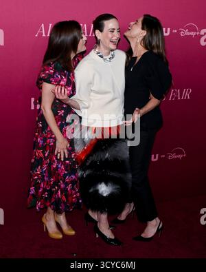 16 octobre 2025, West Hollywood, Californie, États-Unis : CARLA GALLO, SARAH PAULSON et AMANDA PEET assistent à la première mondiale de ''All's Fair'' de Hulu (crédit image : © Billy Bennight/ZUMA Press Wire) USAGE ÉDITORIAL SEULEMENT ! Non destiné à UN USAGE commercial ! Banque D'Images