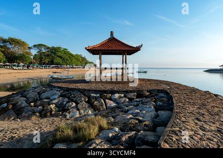 Belle matinée au Pantai Karang à Sanur Bali Indonésie Banque D'Images