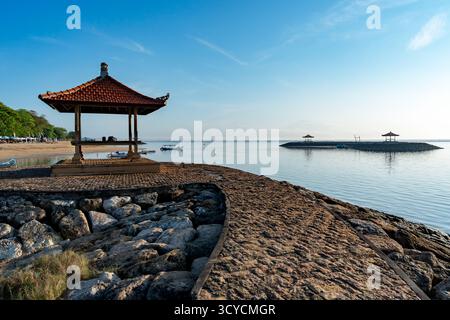 Belle matinée au Pantai Karang à Sanur Bali Indonésie Banque D'Images