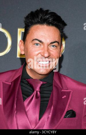 abb Matthias Mangiapane auf dem Teppich BEI der Welt Premiere der neuen Grand Show Blinded by Delight im Friedrichstadt-Palast AM 08.10.2025 in Berlin Deutschland *** abb Matthias Mangiapane sur le tapis lors de la première mondiale du nouveau Grand Show Blinded by Delight at Friedrichstadt Palast le 08 10 2025 in Berlin Allemagne Banque D'Images