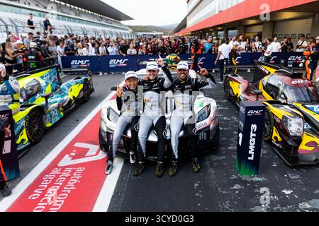 82 ANDRADE Rui (ang), EASTWOOD Charlie (irl), KOIZUMI Hiroshi (jpn), TF Sport, Chevrolet Corvette Z06 GT3.R, LMGT3, vainqueurs des 4 heures de Portimao, 6ème manche de la European le Mans Series 2025 sur l'Autodromo Internacional do Algarve du 16 au 18 octobre 2025 à Portimao, Portugal - photo Joao Filipe/DPPI crédit : DPPI Live News Banque D'Images
