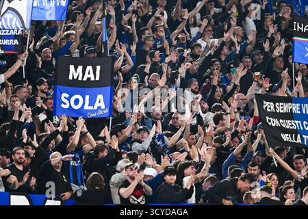 Rome, Italie. 18 octobre 2025. Supporters du FC Internazionale lors du match de Serie A entre L'AS Roma et le FC Internazionale au stade olympique de Rome, Italie, le 18 octobre 2025. Crédit : Nicola Ianuale/Alamy Live News Banque D'Images