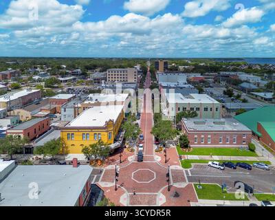 Vue aérienne du centre-ville historique de Sanford depuis un drone, Sanford, Floride, États-Unis. Banque D'Images