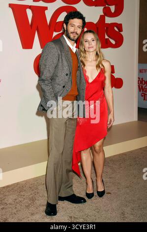 Adam Brody und Kristen Bell BEI der Premiere der 2. Staffel der Netflix-Serie 'personne ne veut ça' im Egyptian Theatre. Los Angeles, 16.10.2025 Banque D'Images