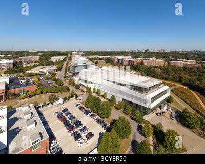 Images de drone aérien ensoleillé du campus du centenaire de l'Université d'État de Caroline du Nord situé à Raleigh, Caroline du Nord Banque D'Images