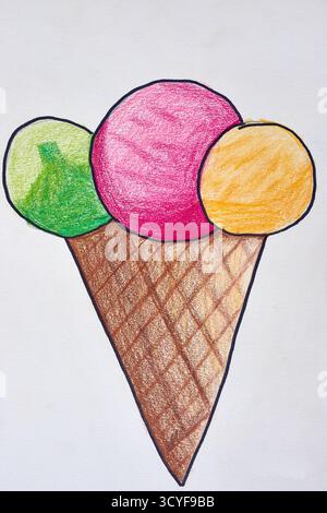 Un dessin simple, coloré et charmant fait à la main d'un cornet de crème glacée avec trois boules de saveurs différentes (vert, rose et orange). L'illustrat Banque D'Images