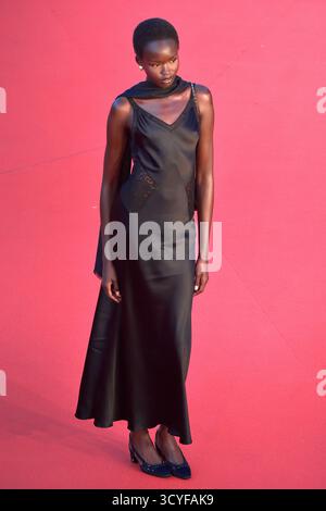 Rome, Italie. 18 octobre 2025. ROME, ITALIE - 18 OCTOBRE : Anyier Anei assiste au tapis rouge 'Couture' lors du 20ème Festival du film de Rome à l'Auditorium Parco Della Musica le 18 octobre 2025 à Rome, Italie. Crédit : dpa/Alamy Live News Banque D'Images