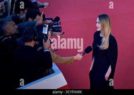 Rome, Italie. 18 octobre 2025. ROME, ITALIE - 18 OCTOBRE : Angelina jolie assiste au tapis rouge 'Couture' lors du 20ème Festival du film de Rome à l'Auditorium Parco Della Musica le 18 octobre 2025 à Rome, Italie. Crédit : dpa/Alamy Live News Banque D'Images