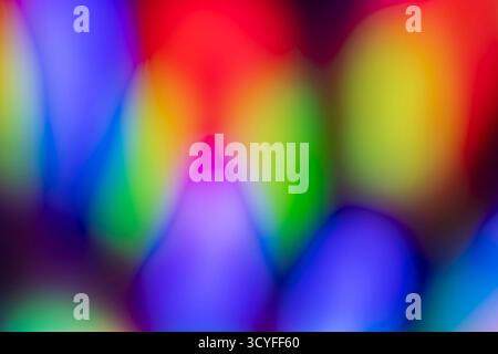 Bokeh bleu, vert et rouge – fond abstrait des fêtes avec guirlande de Noël floue Banque D'Images