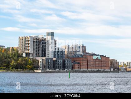 Kvarnholmen zone résidentielle et développement immobilier sur une île dans la municipalité de Nacka, une banlieue de Stockholm par une belle journée d'automne Banque D'Images