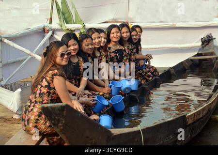 Sangrai Festival à Bandarban, Bangladesh, est la célébration dynamique du nouvel an de la Marma et d'autres communautés indigènes, plein d'eau, de danse, d'an Banque D'Images