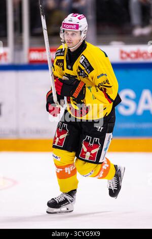 18/10/2025, les Acacias, les Vernets, NL : Genève-Servette HC - SC Bern, #75 Aleksandr Iakovenko (Bern) Banque D'Images